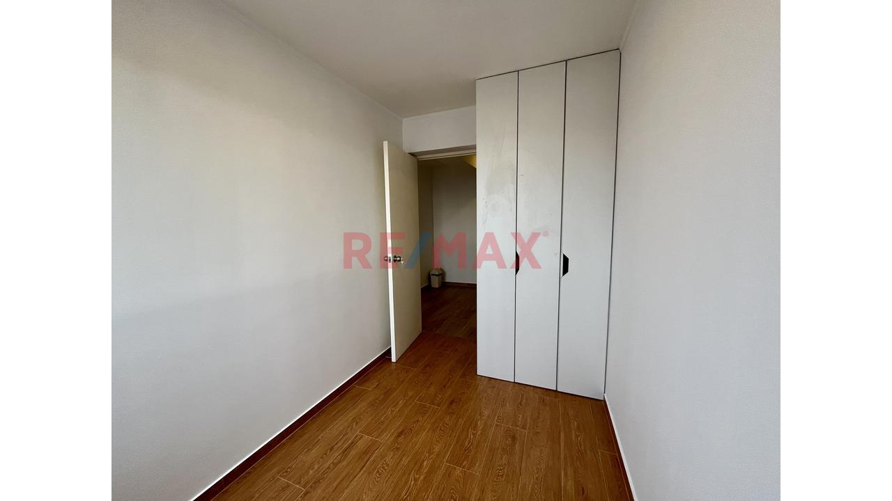 Departamento Renovado En Alquiler En Breña | 3 Dormitorios + Sala De Estar | Balcón — foto 13
