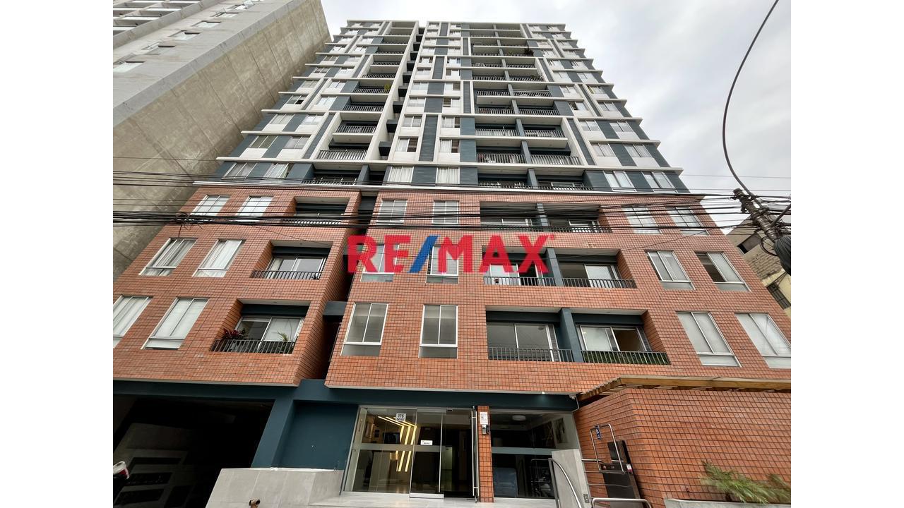 Departamento Renovado En Alquiler En Breña | 3 Dormitorios + Sala De Estar | Balcón — foto 1
