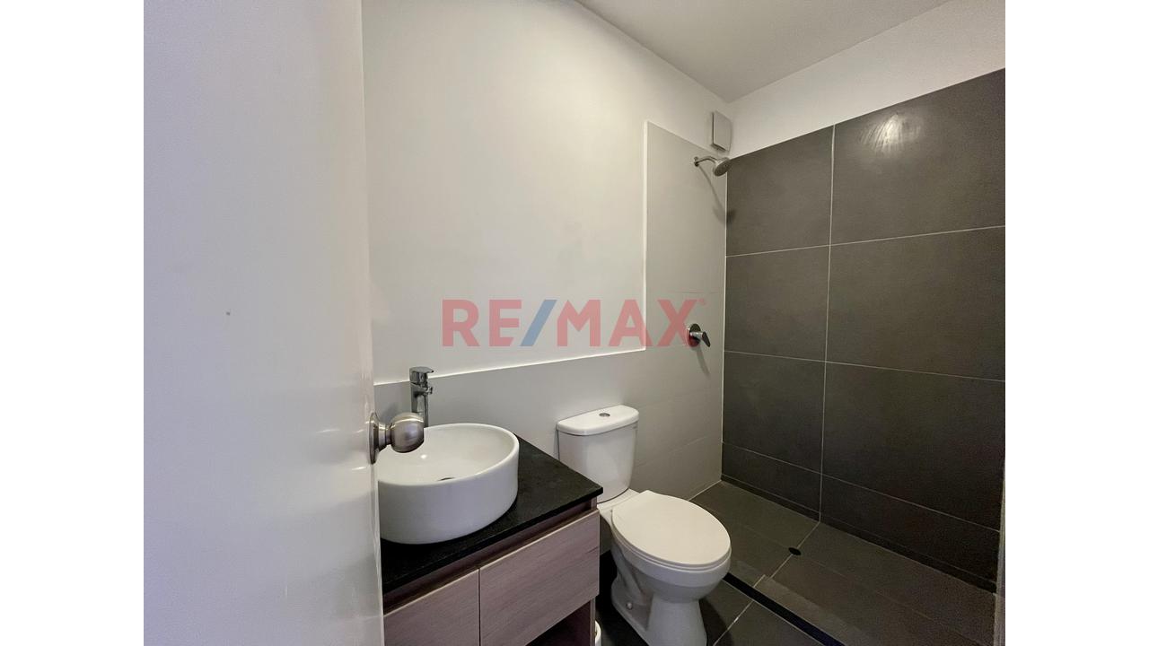 Departamento Renovado En Alquiler En Breña | 3 Dormitorios + Sala De Estar | Balcón — foto 14