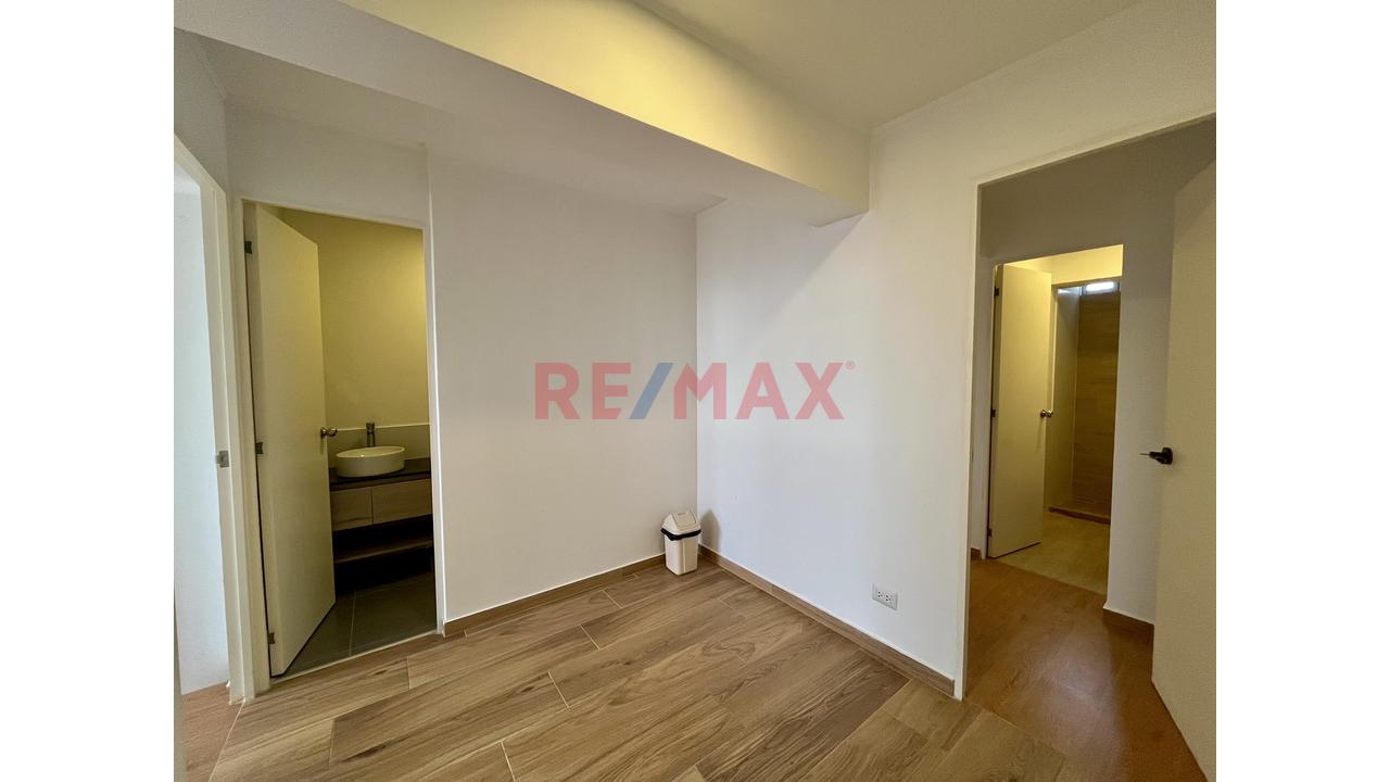 Departamento Renovado En Alquiler En Breña | 3 Dormitorios + Sala De Estar | Balcón — foto 10