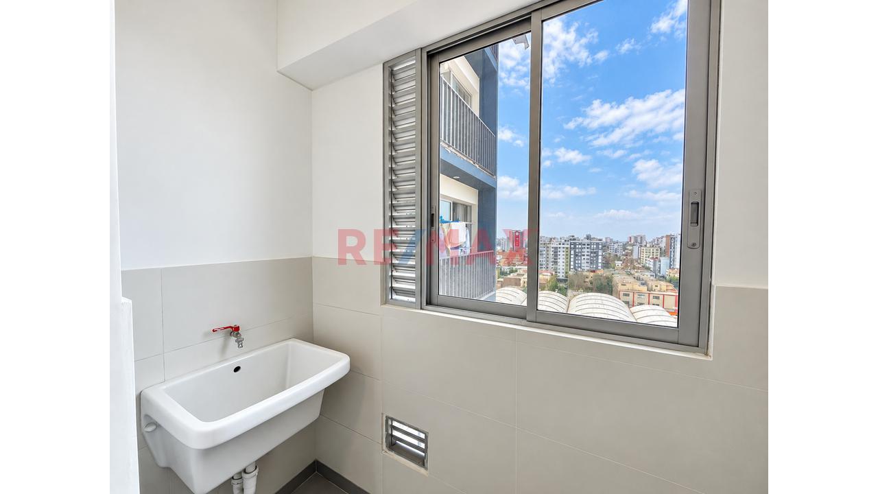 Departamento Renovado En Alquiler En Breña | 3 Dormitorios + Sala De Estar | Balcón — foto 8