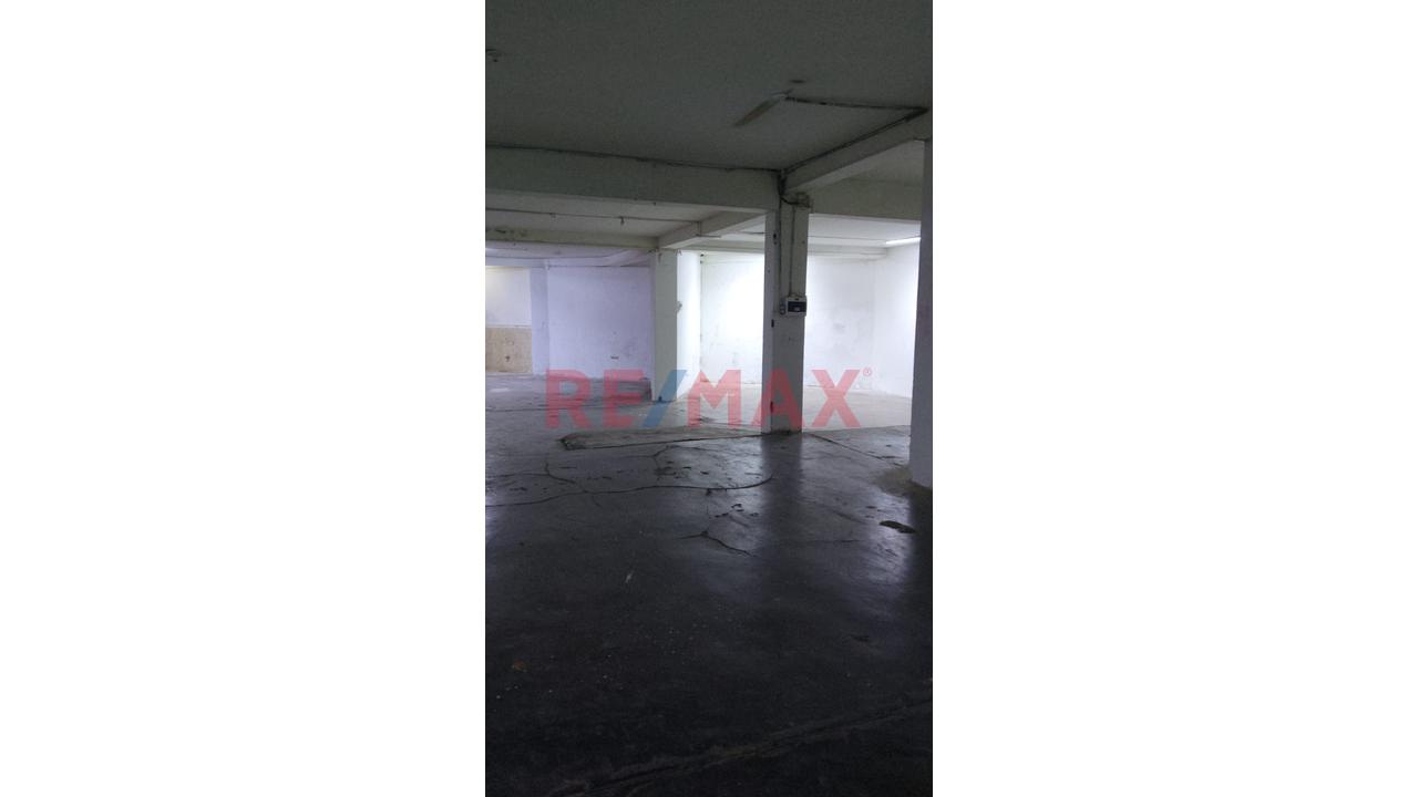 Amplio Local De 500 M2 En La Zona Mas Comerecial De San Luis - 5
