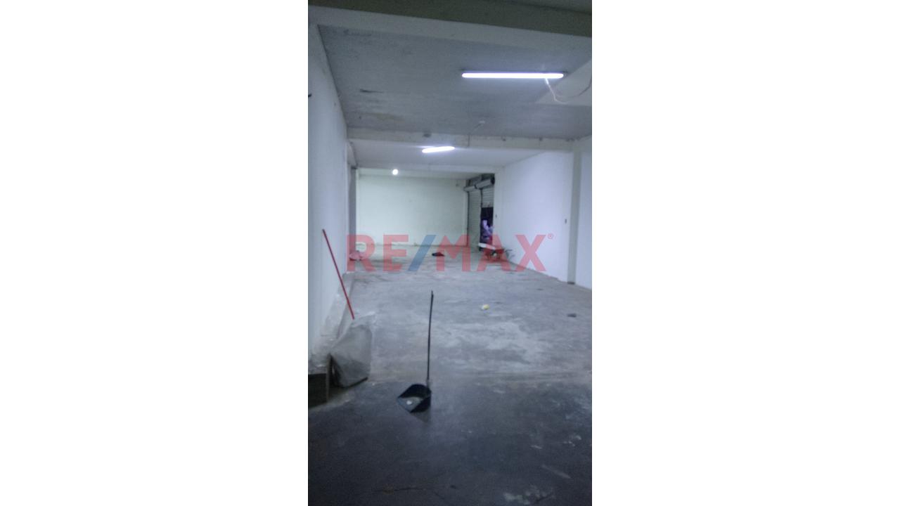 Amplio Local De 500 M2 En La Zona Mas Comerecial De San Luis - 3