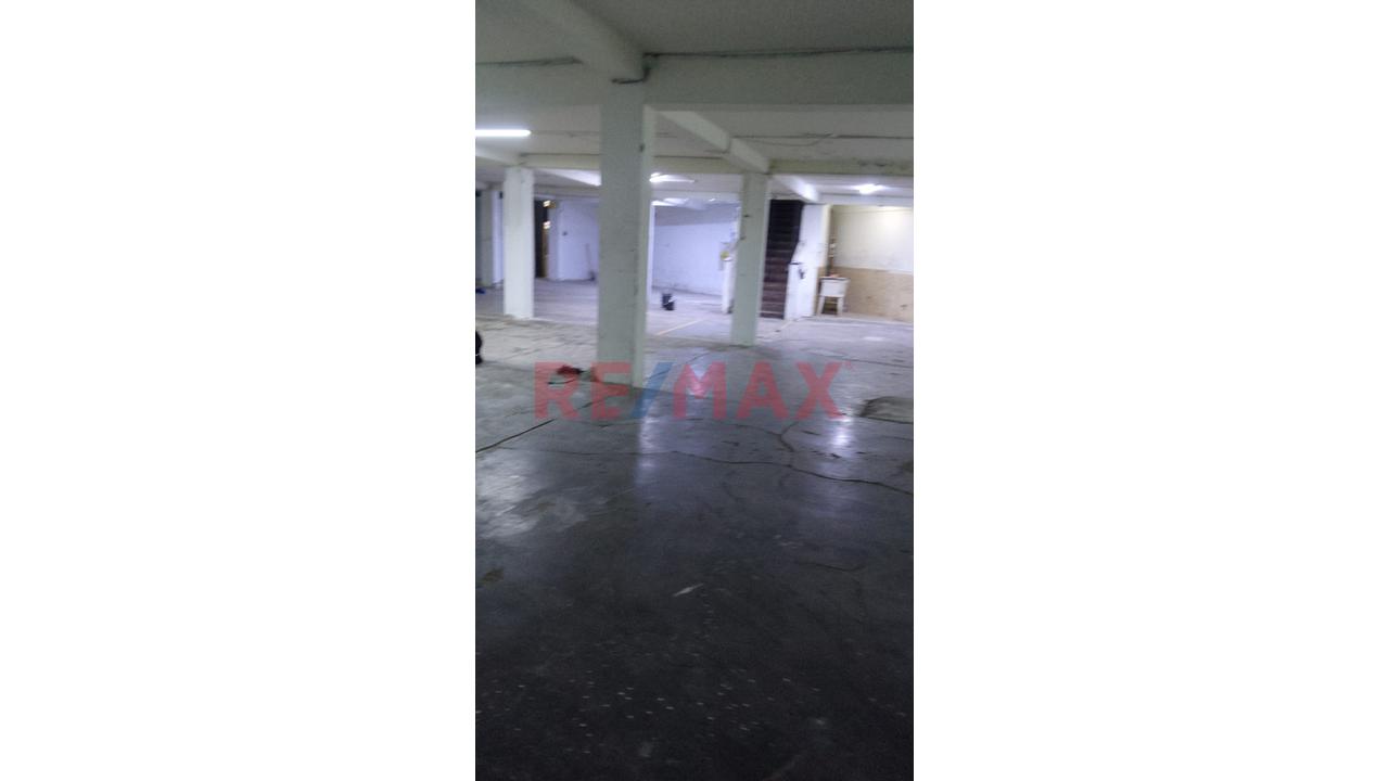 Amplio Local De 500 M2 En La Zona Mas Comerecial De San Luis - 4