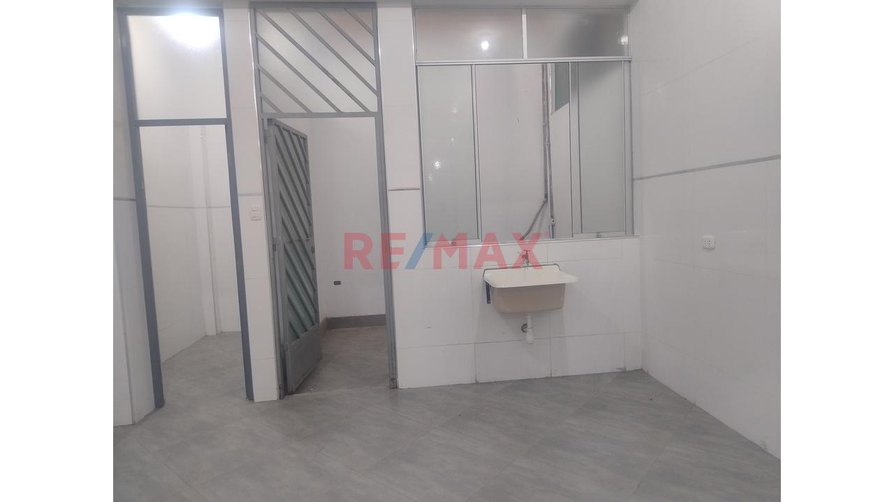 ¡Local De Estreno De 220 M² En Av. Carlos Izaguirre! Ideal Para Tu Negocio 1Er Piso - 4