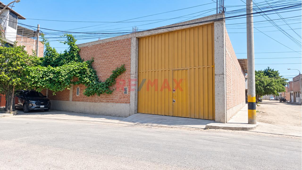 Alquilo Local De 500 M2 En Urb. Santa Rosa, La Victoria, Chiclayo - 1