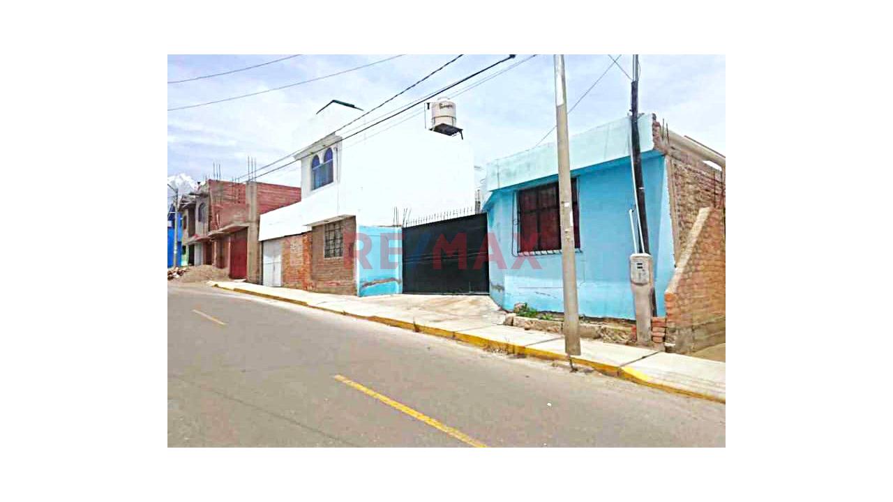Venta Terreno Con Cochera Listo Para Alquilar - 1