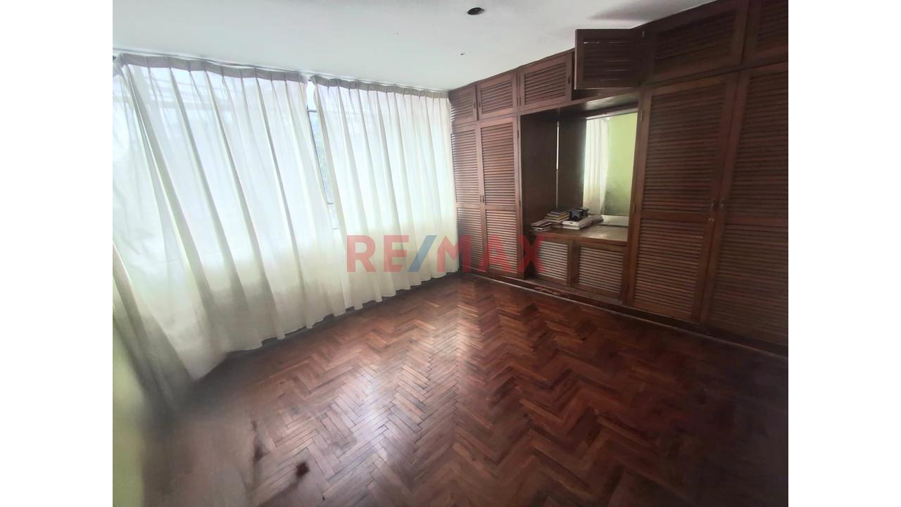 ¡Amplia Casa De 2 Pisos En Venta Frente A Parque – Av. El Sol! - 16