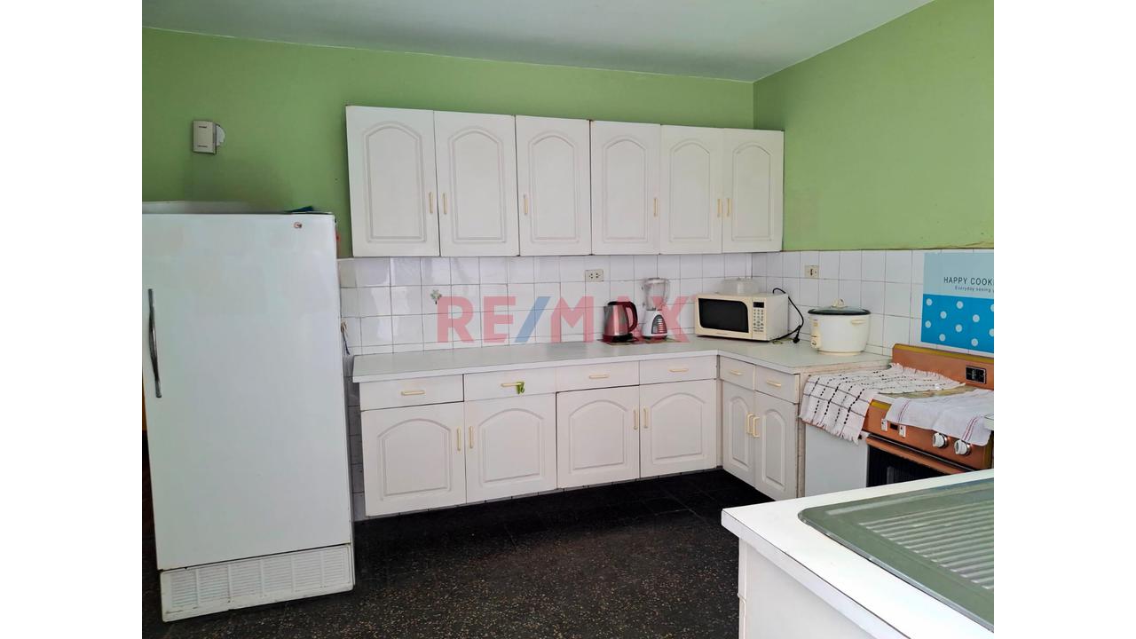 ¡Amplia Casa De 2 Pisos En Venta Frente A Parque – Av. El Sol! — foto 12