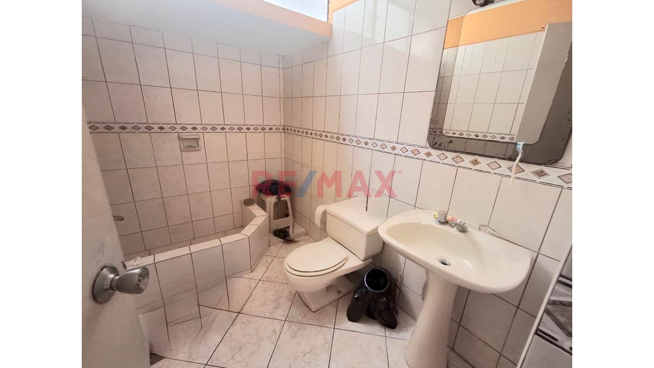 ¡Amplia Casa De 2 Pisos En Venta Frente A Parque – Av. El Sol! - 19