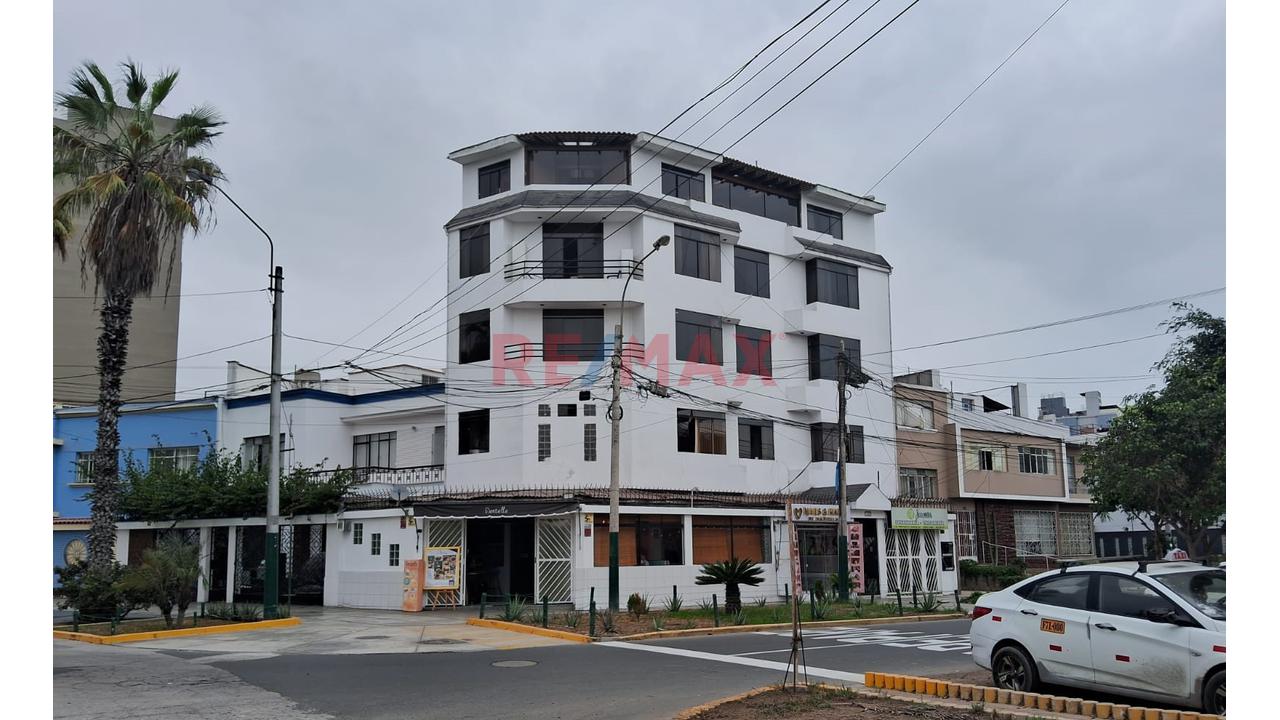 Alquiler De Amplio Departamento Frente A Parque De La Cruz En Pueblo Libre — foto 2