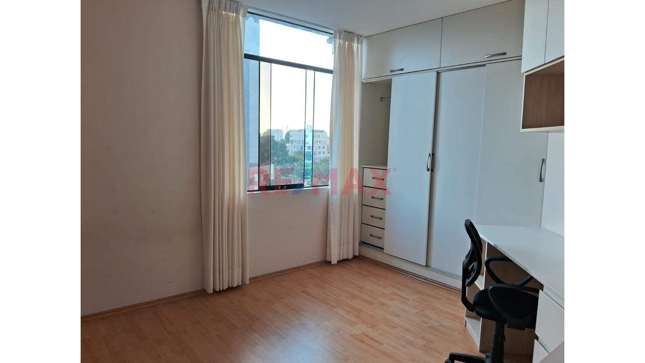 Alquiler De Amplio Departamento Frente A Parque De La Cruz En Pueblo Libre — foto 9