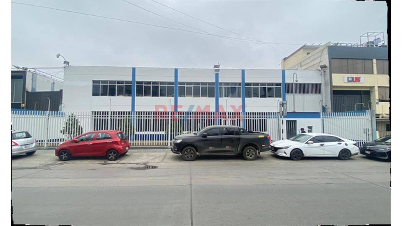 Venta Local Industrial En Av. Enrique Meiggs, Callao - 1
