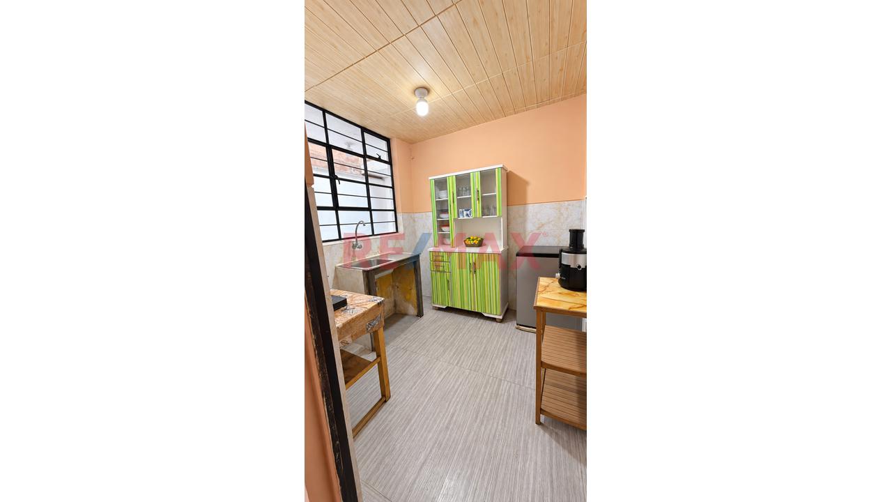 🏡 Casa De 3 Pisos En Venta En Cercado De Lima - 2