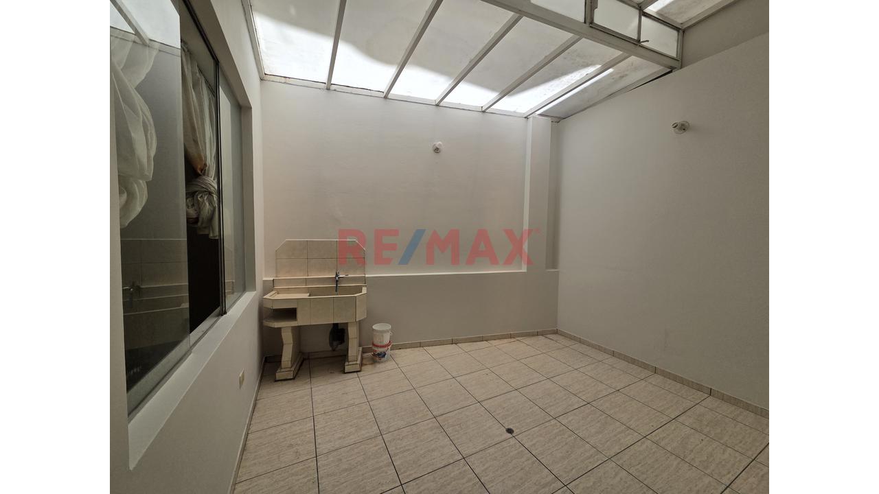 Alquiler Departamento Urb. Tahuaycani — foto 15