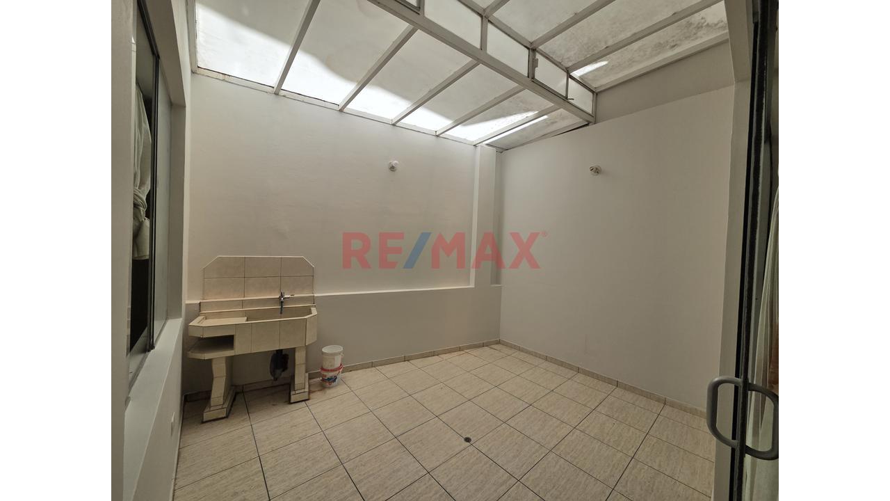 Alquiler Departamento Urb. Tahuaycani - 17