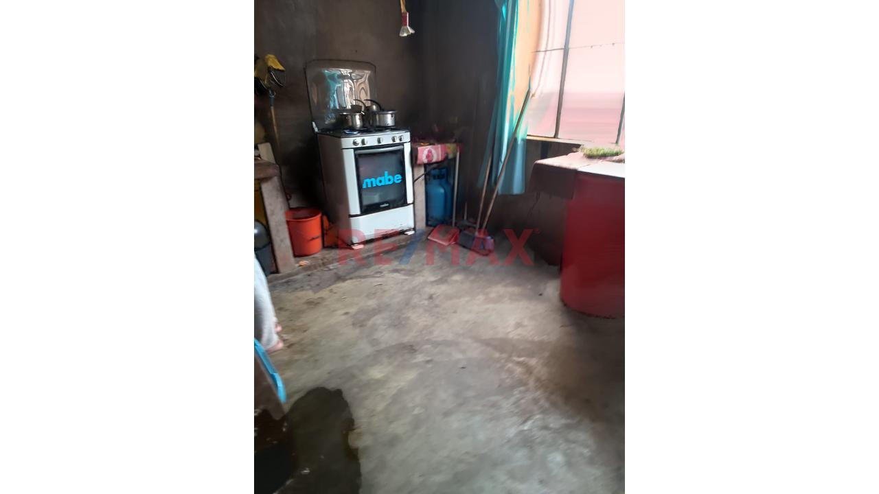 Se Vende Casa A Precio De Terreno En Urb. Santa Rosa En Pte. Piedra — foto 3
