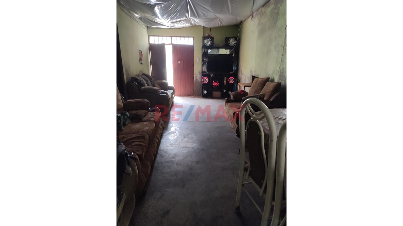 Se Vende Casa A Precio De Terreno En Urb. Santa Rosa En Pte. Piedra — foto 2
