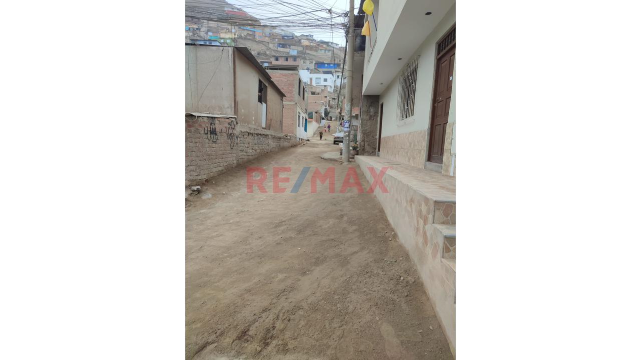 Se Vende Casa A Precio De Terreno En Urb. Santa Rosa En Pte. Piedra — foto 6