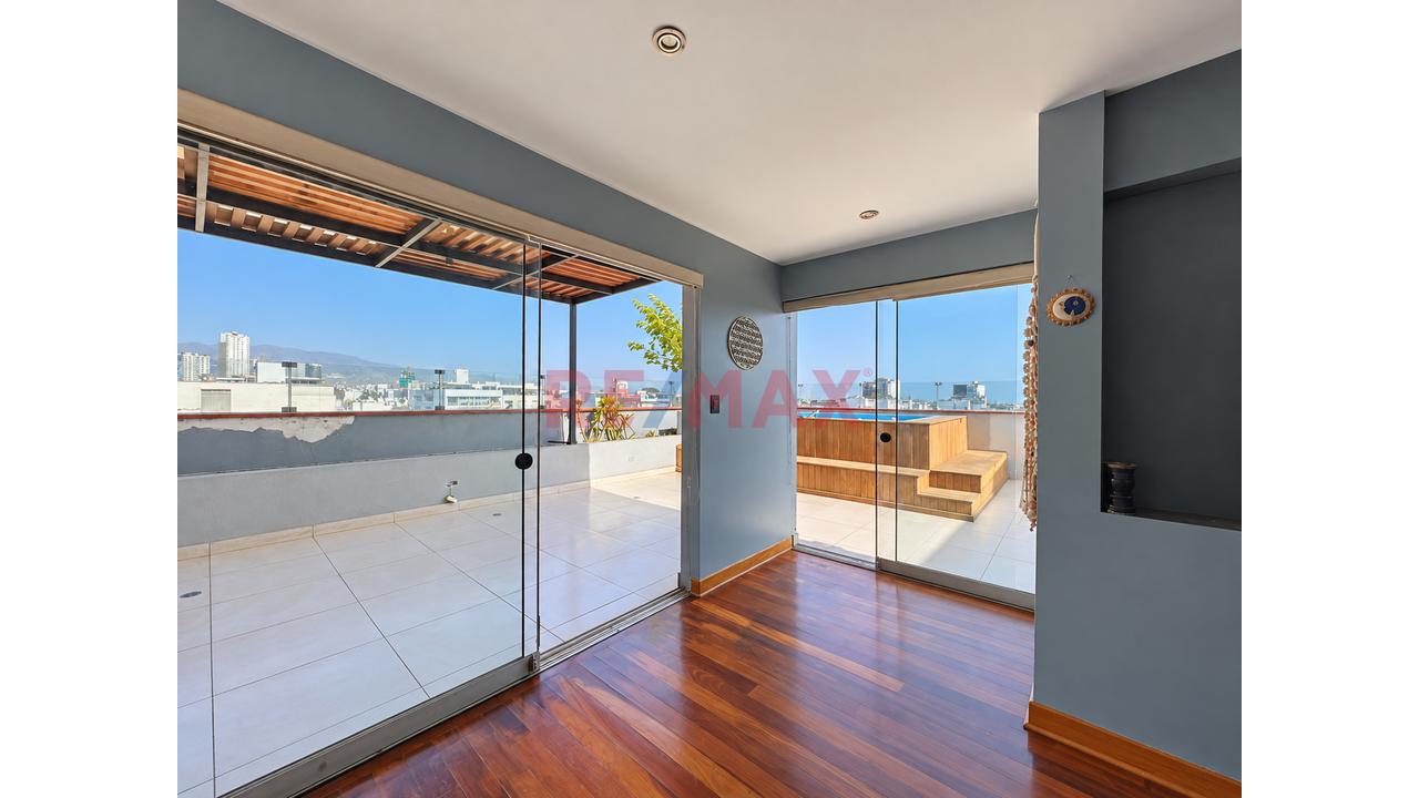 Dúplex En La Aurora, Miraflores | Amplitud Y Terraza Privada Con Piscina - 12