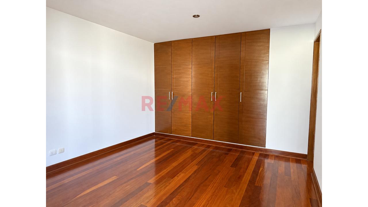 Dúplex En La Aurora, Miraflores | Amplitud Y Terraza Privada Con Piscina - 9