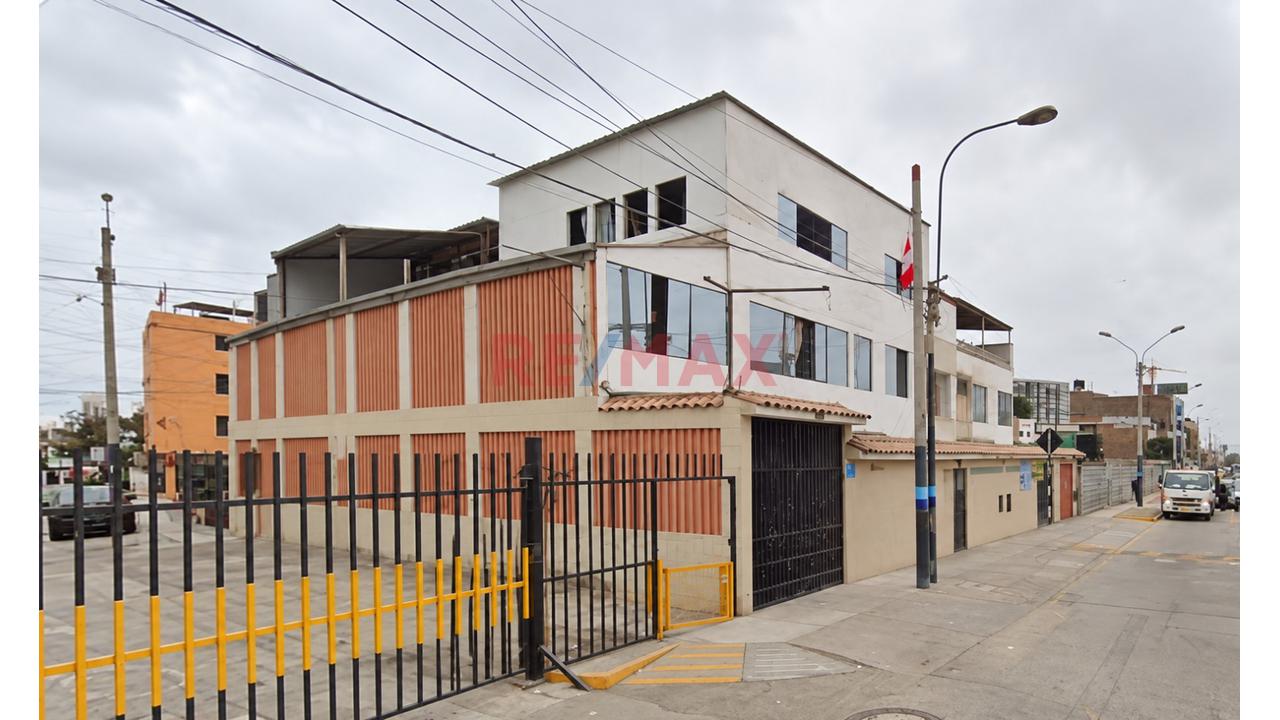🏗️ Terreno En Esquina En Venta – Av. Óscar R. Benavides, Bellavista | 238.75 M² | R5 - 2