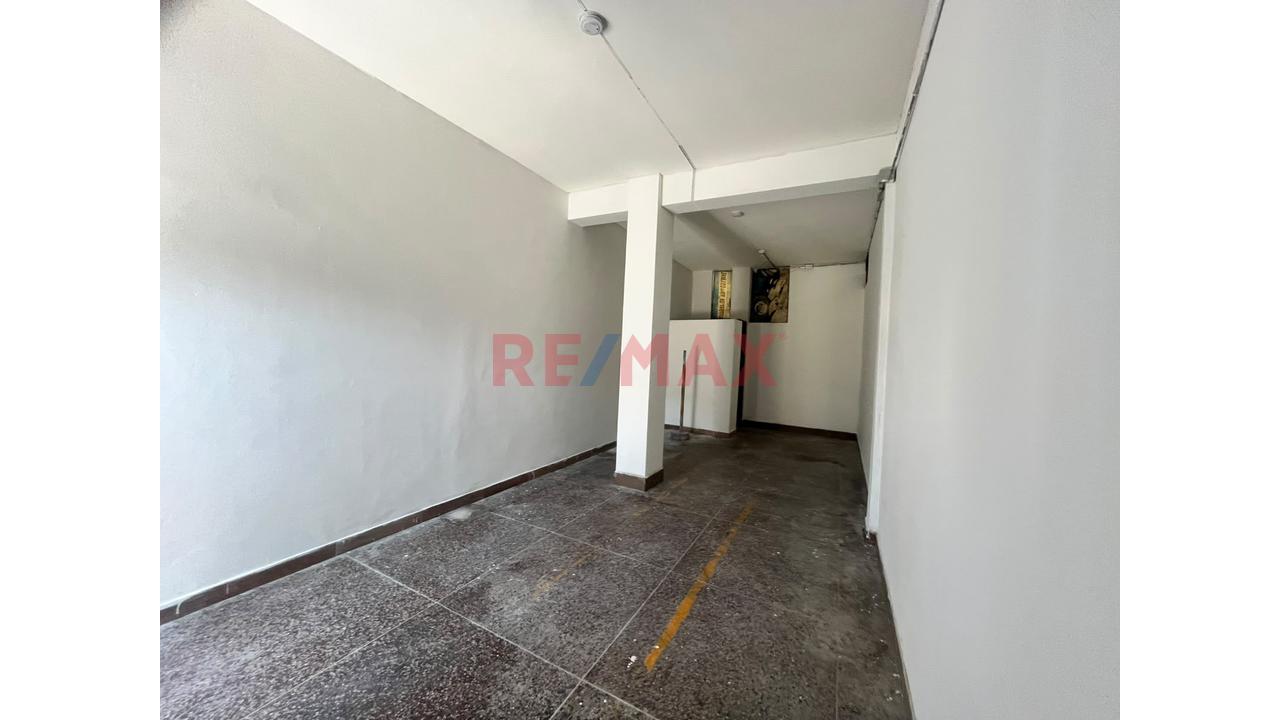 Excelente Oportunidad De Alquiler! Local Comercial Estratégico. Ubicado En Av. Arriola. - 3