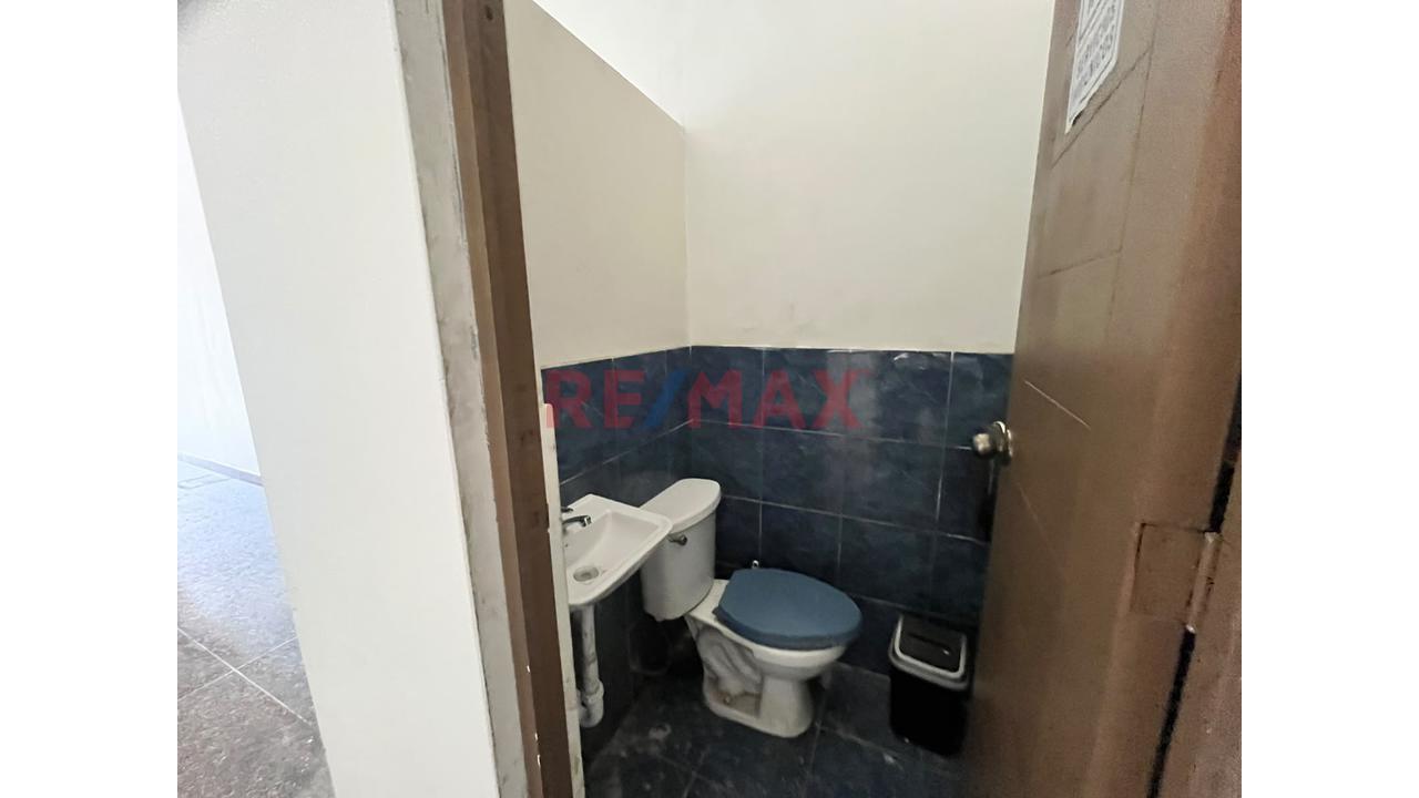 Excelente Oportunidad De Alquiler! Local Comercial Estratégico. Ubicado En Av. Arriola. - 6