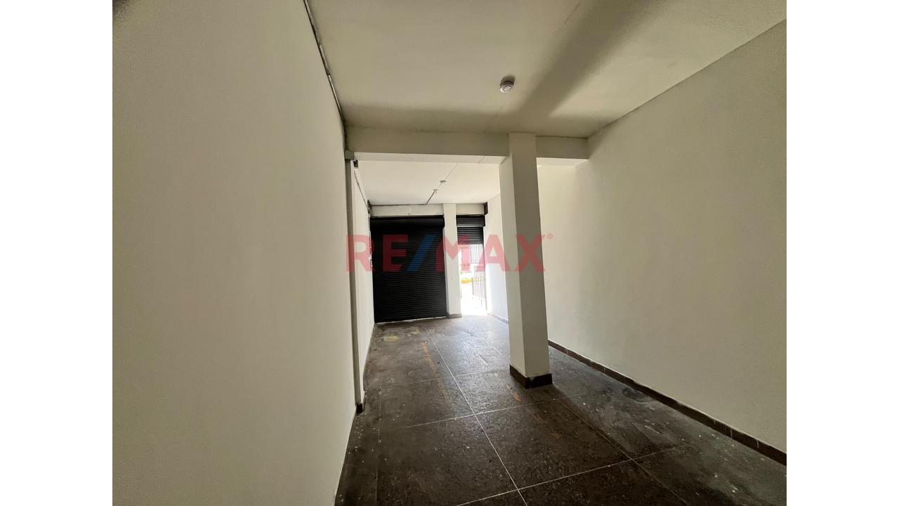 Excelente Oportunidad De Alquiler! Local Comercial Estratégico. Ubicado En Av. Arriola. - 9
