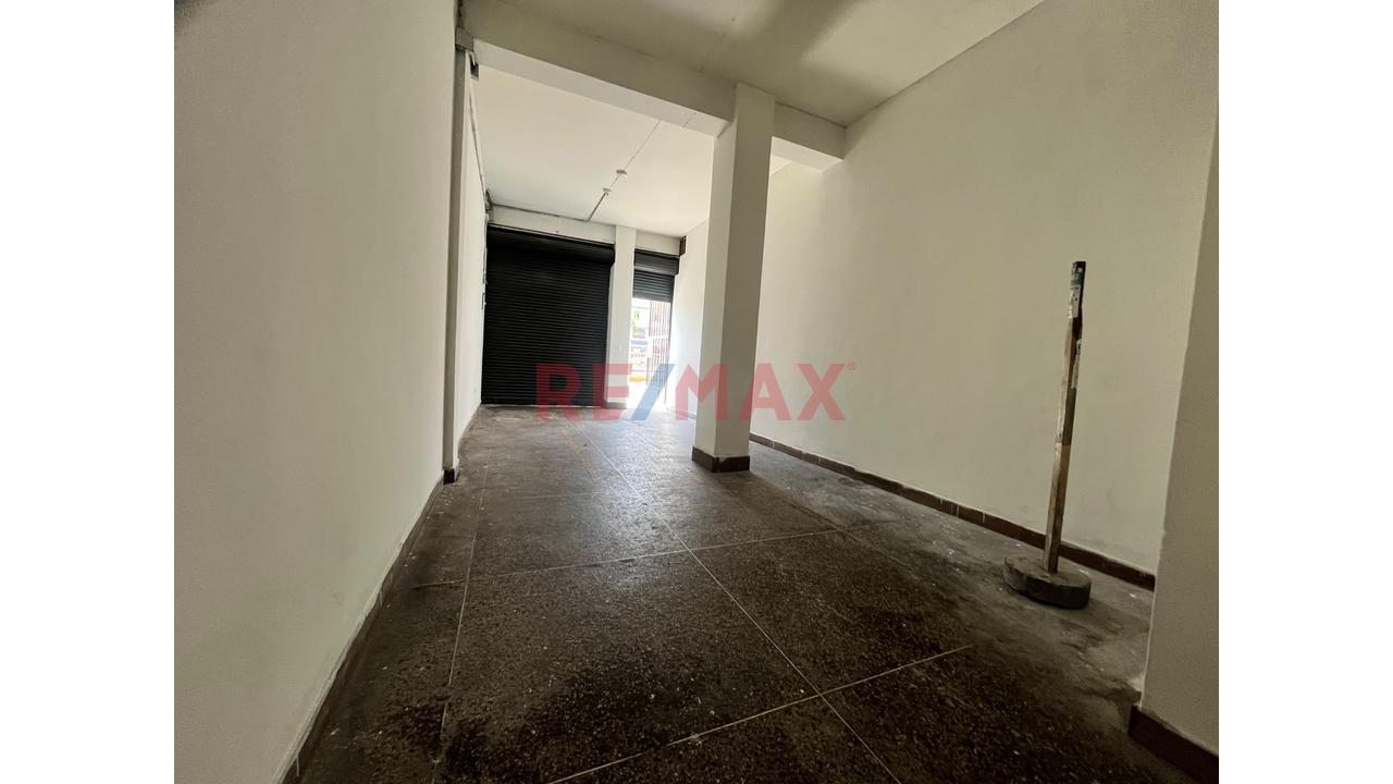 Excelente Oportunidad De Alquiler! Local Comercial Estratégico. Ubicado En Av. Arriola. - 4