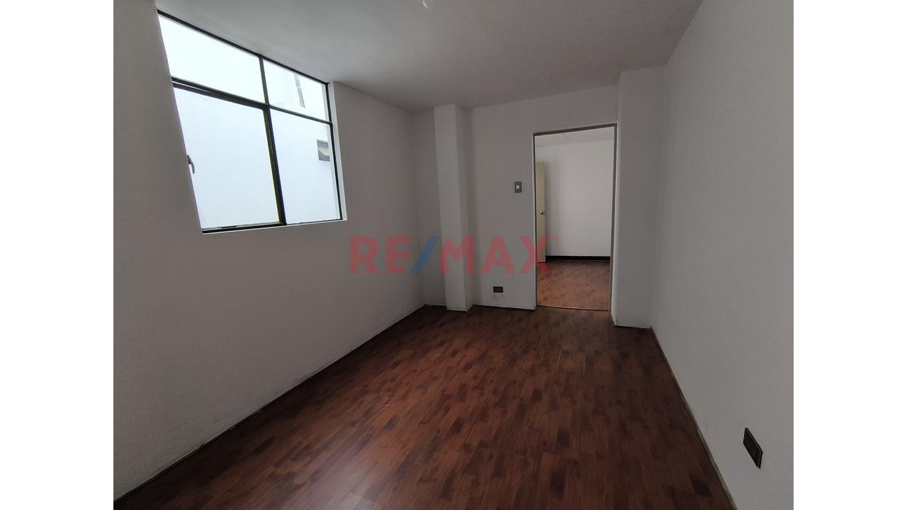 Casa Completa En Alquiler En Breña — 2 Pisos Y Cochera | S/6,000 — foto 9
