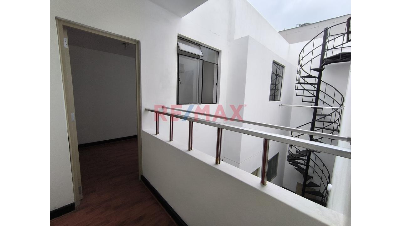 Casa Completa En Alquiler En Breña — 2 Pisos Y Cochera | S/6,000 — foto 11