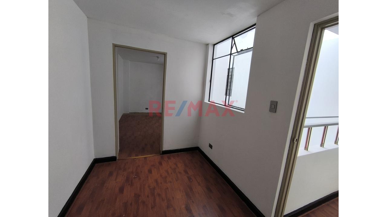 Casa Completa En Alquiler En Breña — 2 Pisos Y Cochera | S/6,000 — foto 10