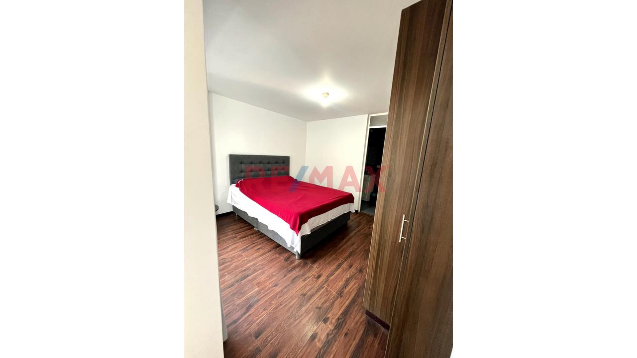 Amplio Departamento Frete A Parque En Urb Jorge Basadre — foto 5