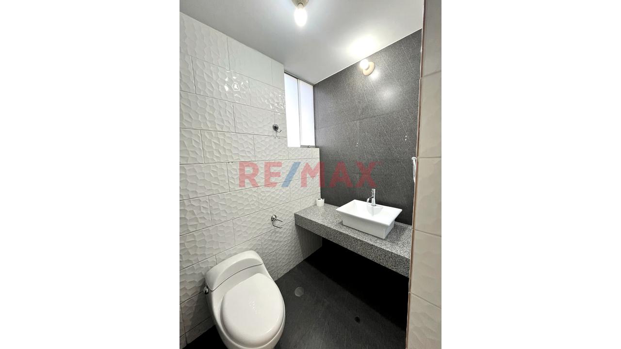 Amplio Departamento Frete A Parque En Urb Jorge Basadre — foto 9