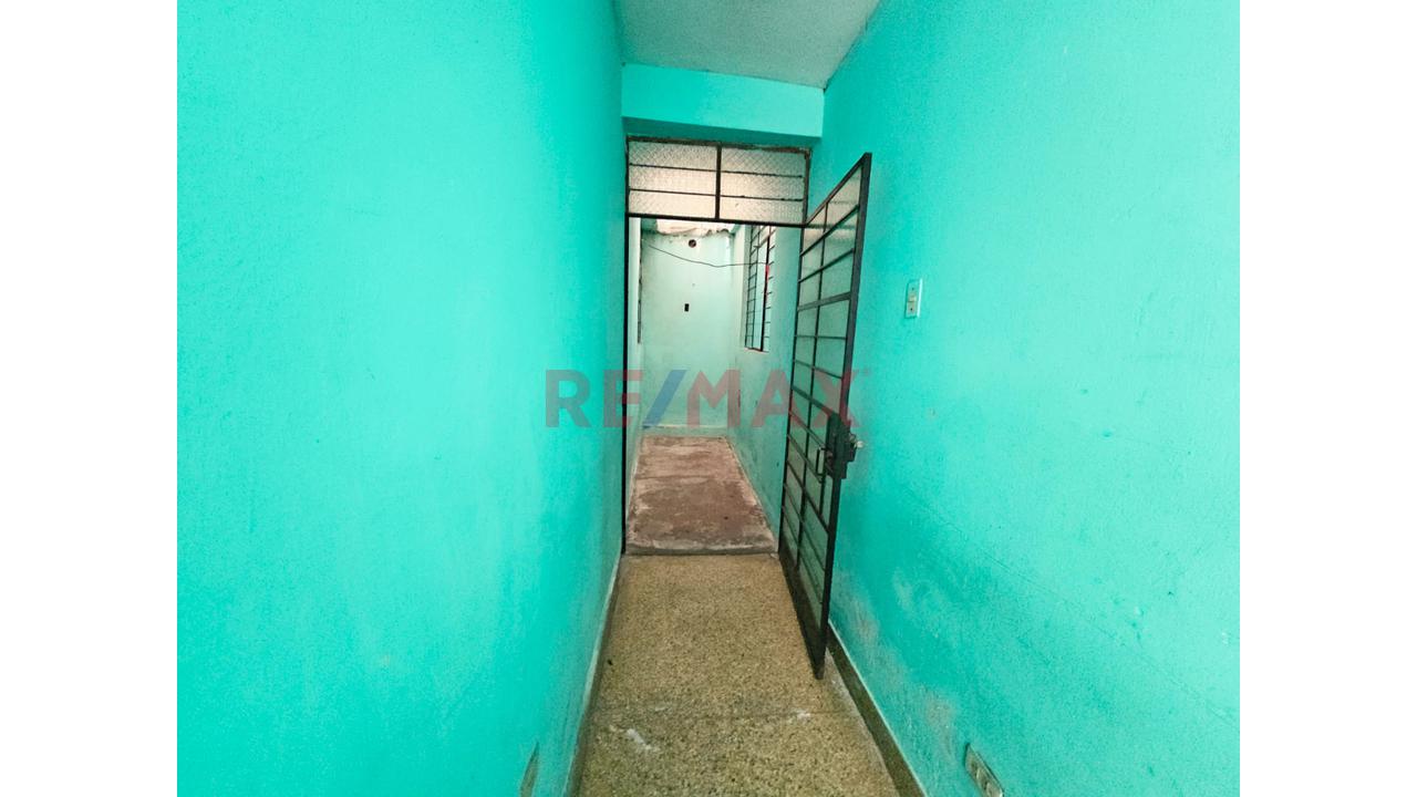 Venta Casa Como Terreno Comercial En Av. Prolongación Javier Prado Ate - 16