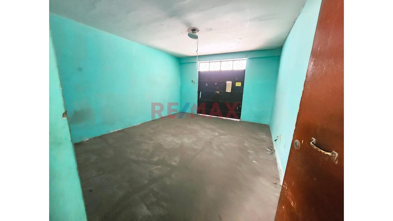 Venta Casa Como Terreno Comercial En Av. Prolongación Javier Prado Ate - 12