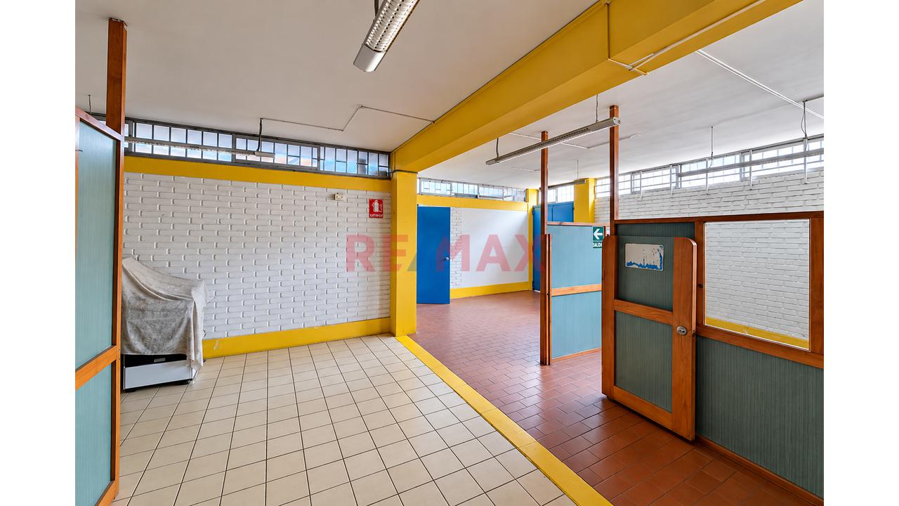 Oportunidad Edificio En Urb Pando A Una Cuadra De La Estacion Del Tren Linea 2 - 7
