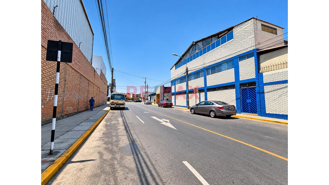 Oportunidad Edificio En Urb Pando A Una Cuadra De La Estacion Del Tren Linea 2 - 2