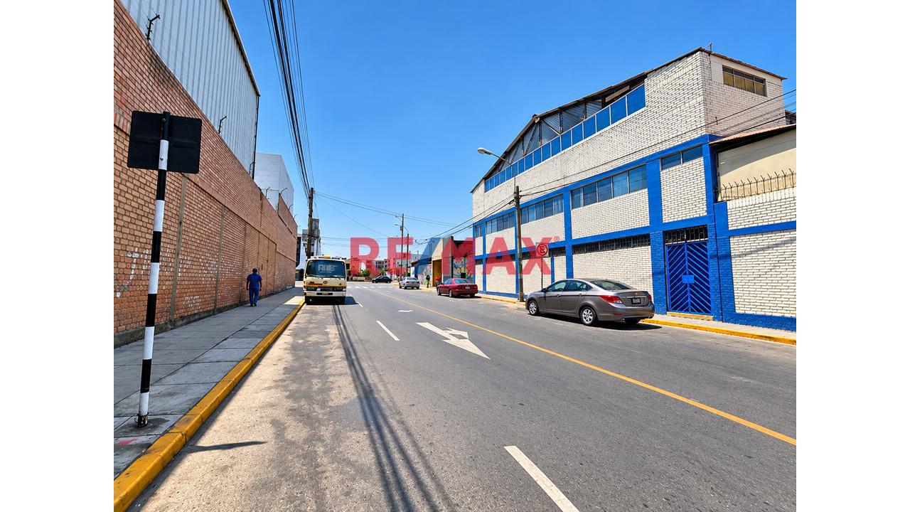 Oportunidad Edificio En Urb Pando A Una Cuadra De La Estacion Del Tren Linea 2 - 1