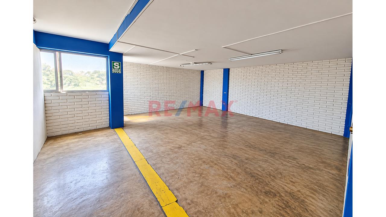 Oportunidad Edificio En Urb Pando A Una Cuadra De La Estacion Del Tren Linea 2 - 3