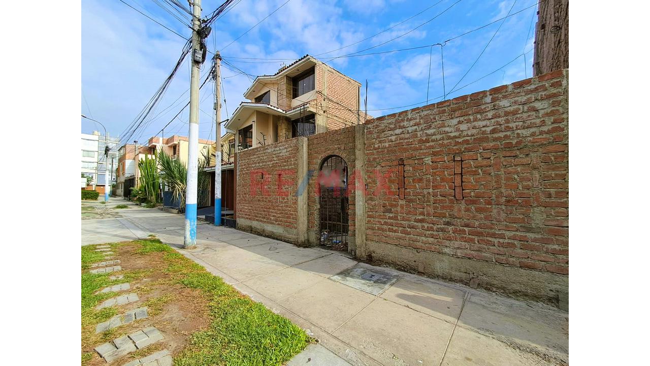 Terreno En Ocasión - Frente A Parque - Alta Mar, La Perla - 4