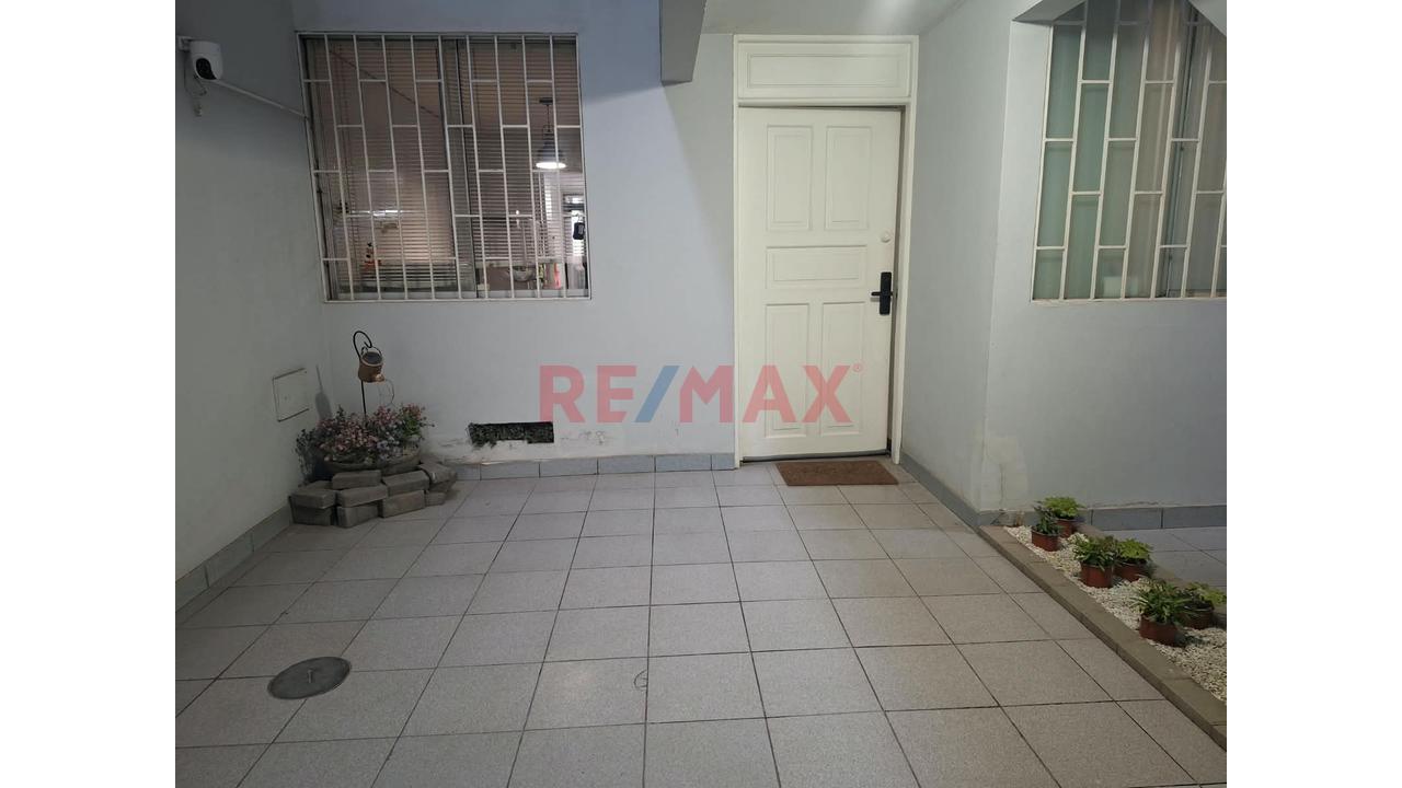 Dpto. Primer Piso Con Terraza - Praderas La Molina — foto 3
