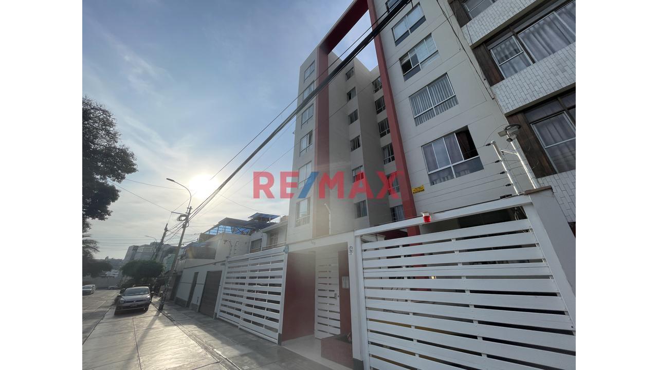 Se Alquila Moderno Departamento En Santa Catalina — foto 1