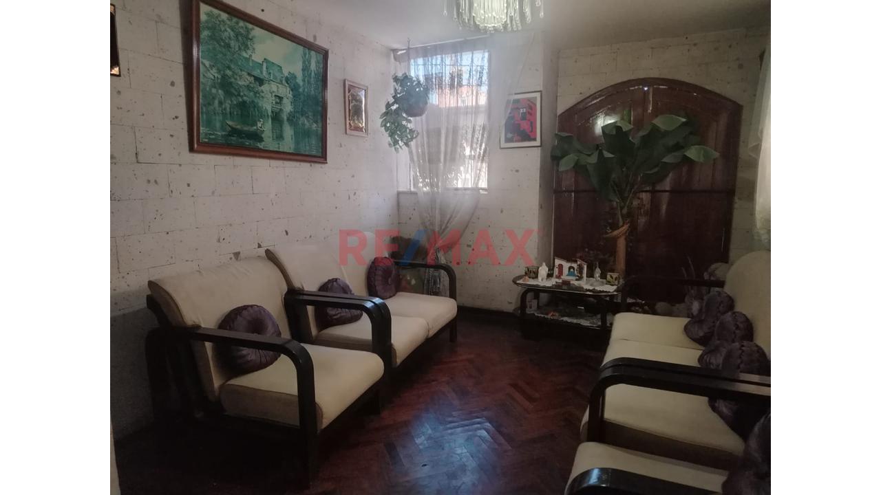 Casa En Venta A Media Cuadra Del Colegio Medico - Ideal Para Vivir Confortablemente, Para Clinica O Proyecto Inmobiliario - Parametro 6 — foto 2
