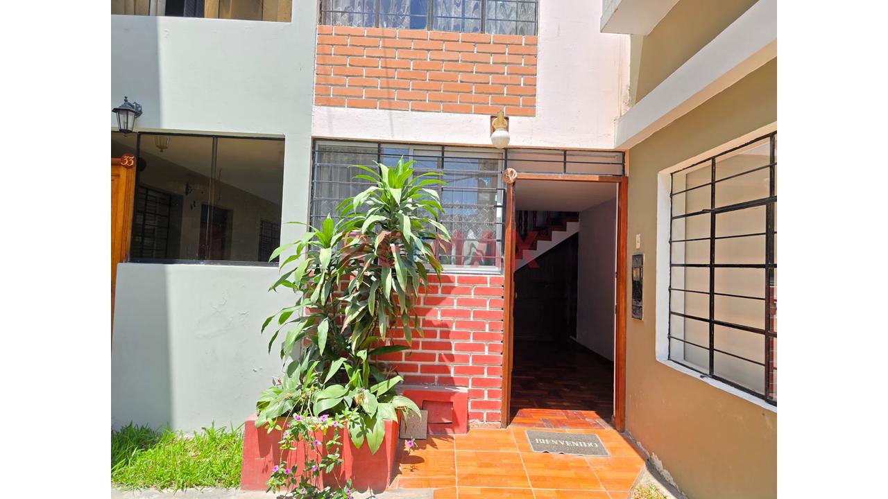 🏡🔥 ¡Oportunidad De Inversión En Chorrillos! Casa De 3 Pisos Por Solo Us$ 100,000 🔥🏡 — foto 2