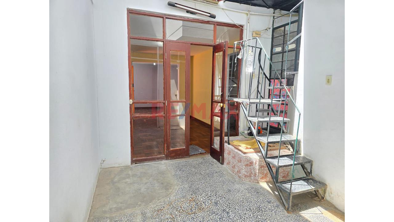 🏡🔥 ¡Oportunidad De Inversión En Chorrillos! Casa De 3 Pisos Por Solo Us$ 100,000 🔥🏡 — foto 9