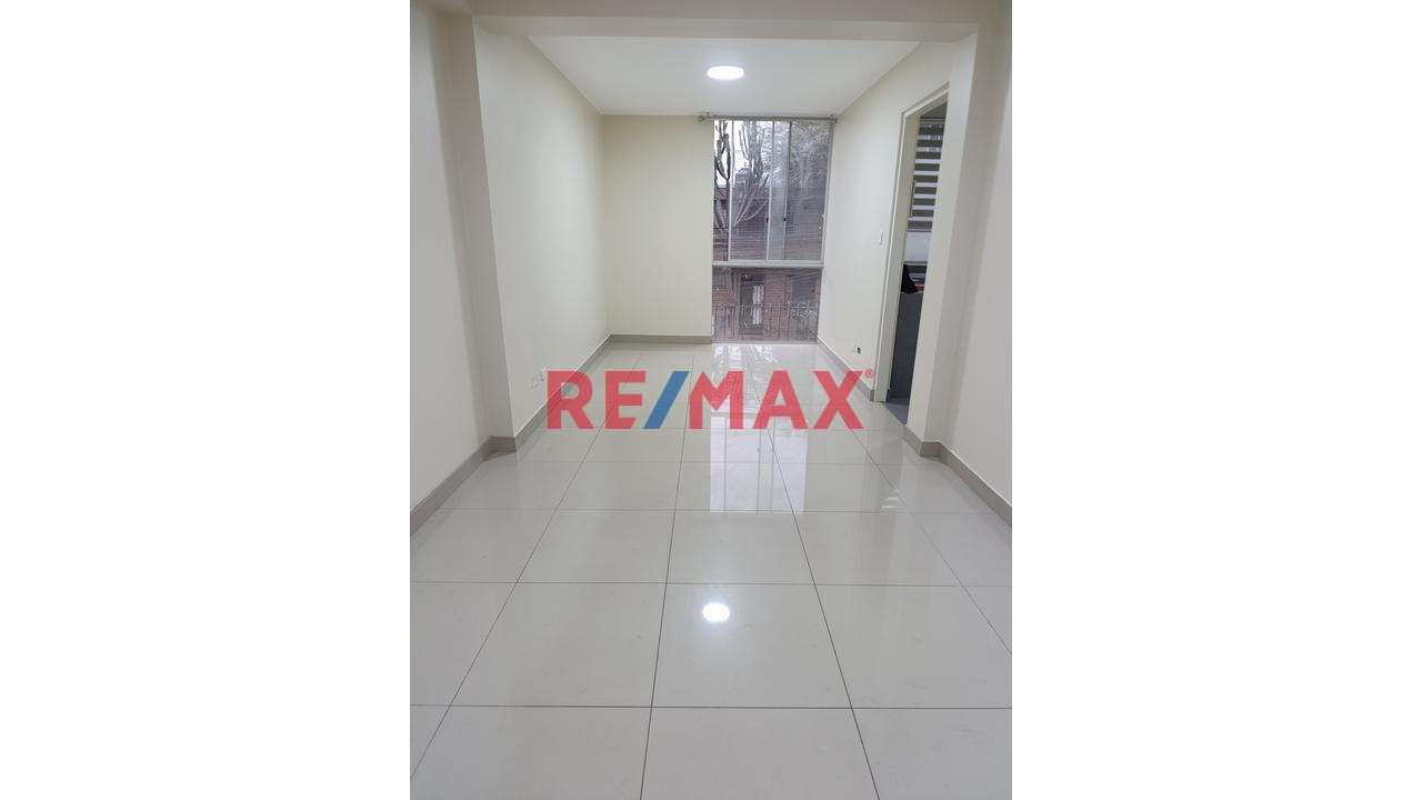 🏡✨ Departamento En Alquiler | 2.º Piso | 3 Habitaciones | 2 Baños | Área Social | Cerca A La Estación Santa Rosa – Sjl 🚗🎉 - 1