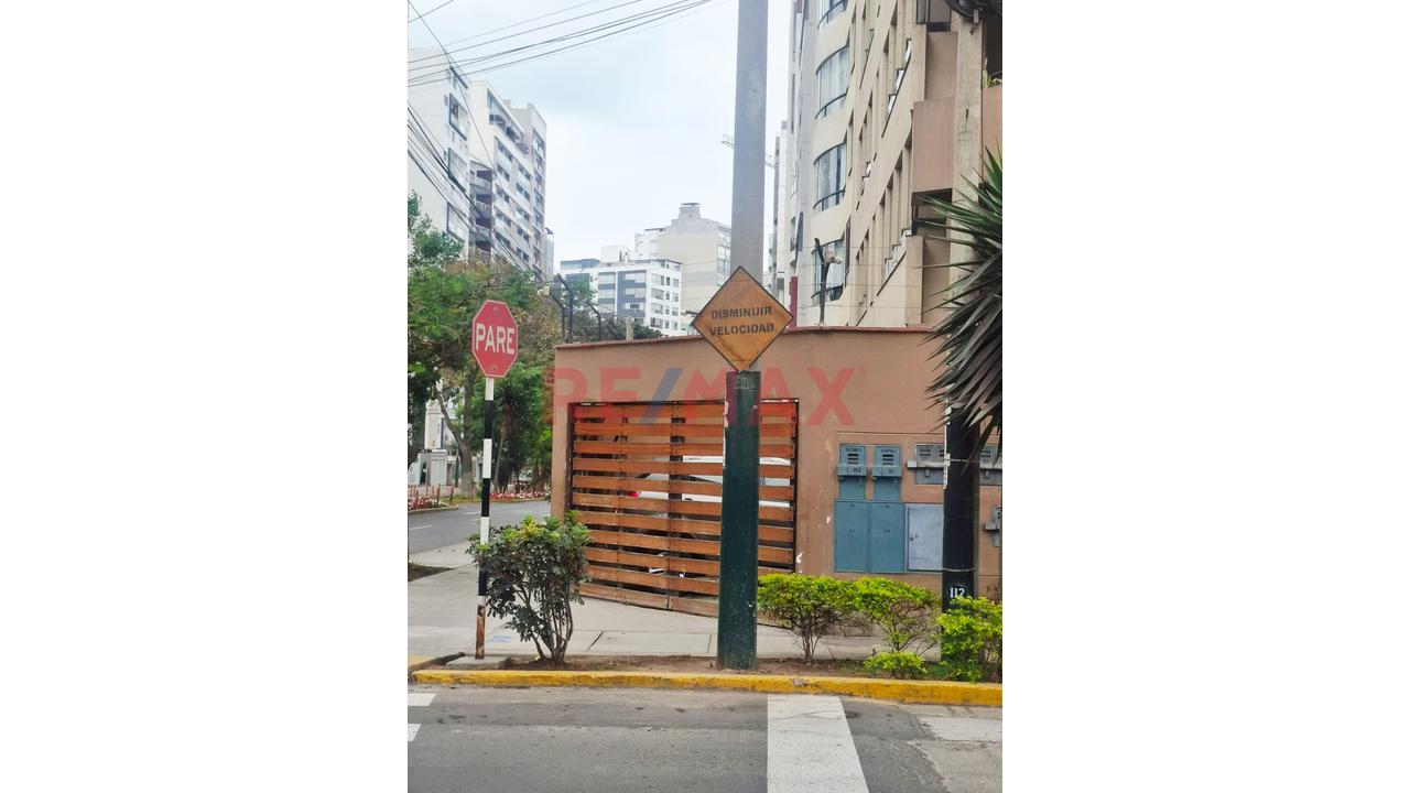 Venta De Cochera Espaciosa E Independiente En Urb. Barrio Médico, Surquillo - 10