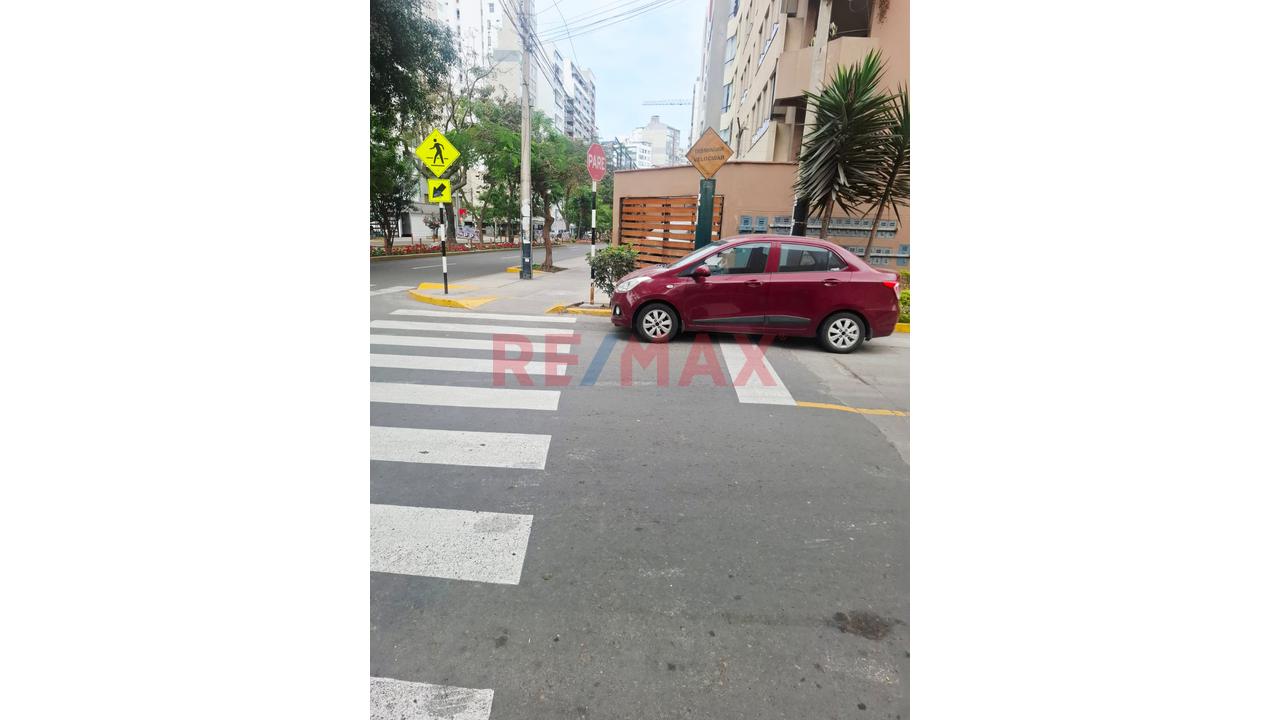 Venta De Cochera Espaciosa E Independiente En Urb. Barrio Médico, Surquillo - 16